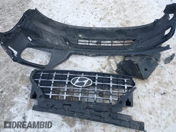 ✅ 2022 Hyundai Venue Limited • VIN: KMHRC8A31NU136901 • Lot: 41602937. Listed on IAAI with 49,096 mi. Free auction sales archive from the USA and detailed vehicle history report at DreamBid. Image 12.