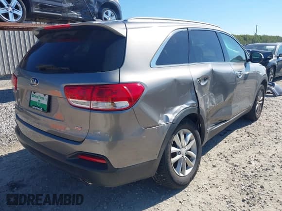 ✅ 2017 Kia Sorento LX • VIN: 5XYPGDA36HG246812 • Lot: 43420006. Listed on IAAI with 84,288 mi. Free auction sales archive from the USA and detailed vehicle history report at DreamBid. Image 4.