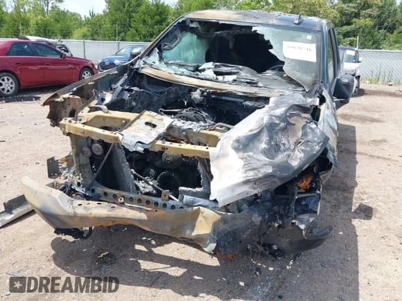 ✅ 2020 Chevrolet Silverado 1500 Custom • VIN: 1GCRWBEF0LZ133727 • Lot: 39838746. Wystawiony na IAAI z przebiegiem Nie podano. Bezpłatny archiwum sprzedaży aukcyjnych z USA i szczegółowy raport historii pojazdu na DreamBid. Zdjęcie 6.