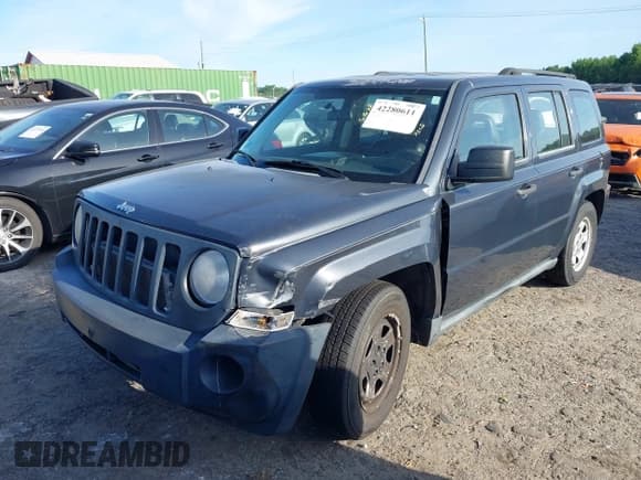 ✅ 2008 Jeep Patriot Sport • VIN: 1J8FT28018D601044 • Lot: 42280611. Listed on IAAI with 168,725 mi. Free auction sales archive from the USA and detailed vehicle history report at DreamBid. Image 2.