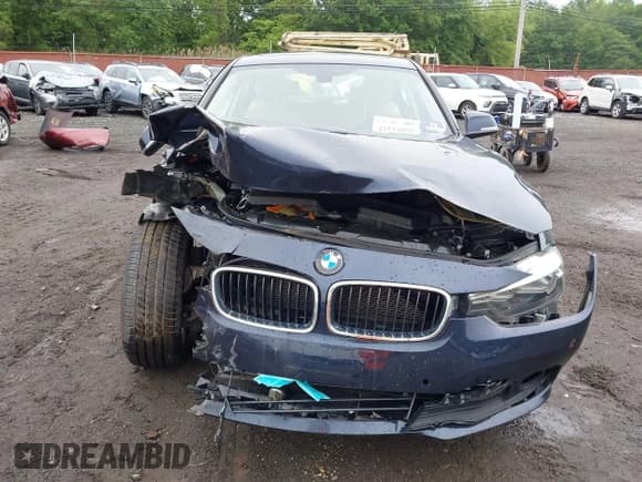 ✅ 2017 BMW 3 Series 320i xDrive • VIN: WBA8E5G33HNU42803 • Лот: 42524079. Опубликован ранее на IAAI с пробегом 31 972 миль. Бесплатный доступ к архиву аукционных продаж из США и подробный отчёт об истории автомобиля на DreamBid. Изображение 17.