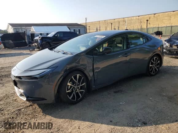 2024 Toyota Prius SE z VIN JTDACACU6R3038697, wystawiony jako Copart lot #65700865 z przebiegiem 1 343 mil mil oraz Szkoda całkowita • Salvage title. Historia ofert i sprzedaży dostępna na DreamBid. Obrazek 1.