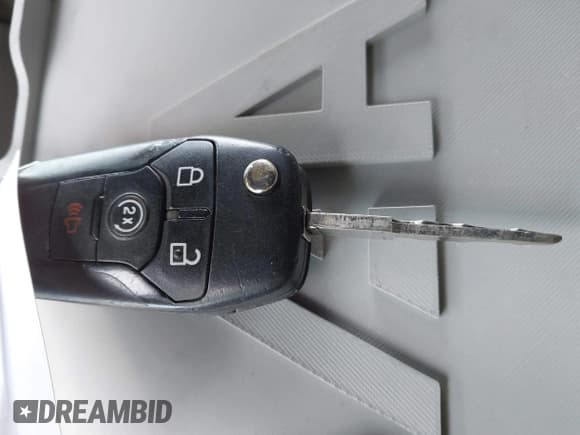 ✅ 2015 Ford F-150 XLT • VIN: 1FTEW1EF8FFC27966 • Lot: 42104000. Wystawiony na IAAI z przebiegiem 89 359 mil. Bezpłatny archiwum sprzedaży aukcyjnych z USA i szczegółowy raport historii pojazdu na DreamBid. Zdjęcie 11.