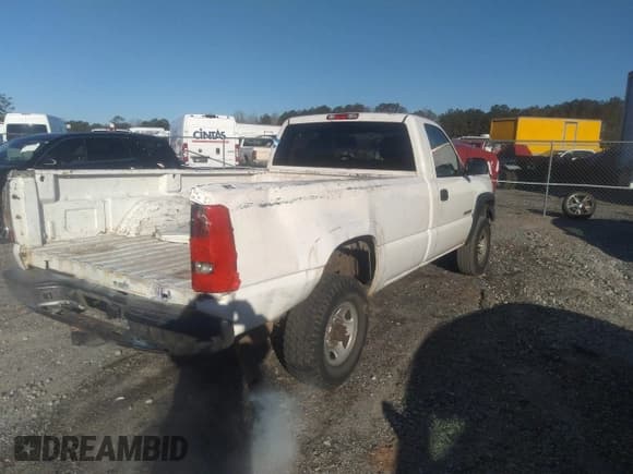 ✅ 2007 Chevrolet Silverado 2500HD Work Truck • VIN: 1GBHC24U57E109185 • Lot: 41641004. Wystawiony na IAAI z przebiegiem 431 260 mil. Bezpłatny archiwum sprzedaży aukcyjnych z USA i szczegółowy raport historii pojazdu na DreamBid. Zdjęcie 4.