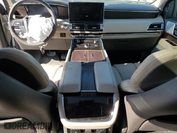 ✅ 2024 Lincoln Navigator Reserve • VIN: 5LMJJ3LG2REL11787 • Lot: 87360185. Wystawiony na Copart z przebiegiem 29 115 mil. Bezpłatny archiwum sprzedaży aukcyjnych z USA i szczegółowy raport historii pojazdu na DreamBid. Zdjęcie 8.