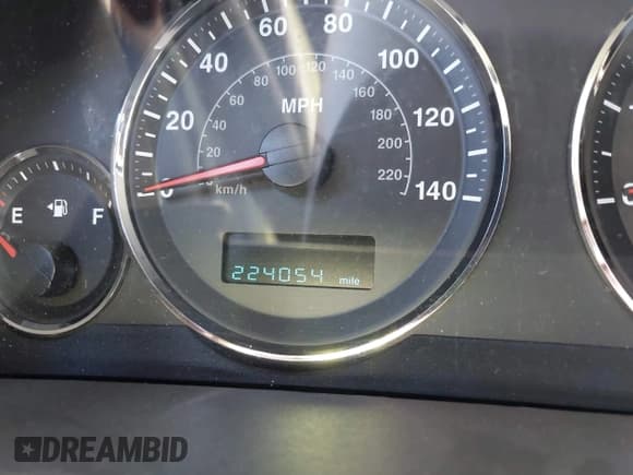 ✅ 2006 Jeep Commander Limited • VIN: 1J8HG58N26C338821 • Lot: 43420430. Wystawiony na IAAI z przebiegiem 224 054 mil. Bezpłatny archiwum sprzedaży aukcyjnych z USA i szczegółowy raport historii pojazdu na DreamBid. Zdjęcie 16.