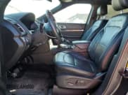 ✅ 2017 Ford Explorer Platinum • VIN: 1FM5K8HT8HGD09906 • Lot: 86313585. Wystawiony na Copart z przebiegiem 42 378 mil. Bezpłatny archiwum sprzedaży aukcyjnych z USA i szczegółowy raport historii pojazdu na DreamBid. Zdjęcie 7.