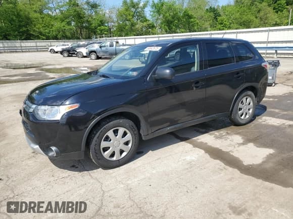 ✅ 2015 Mitsubishi Outlander ES • VIN: JA4AD2A3XFZ012216 • Лот: 56842675. Опубликован ранее на Copart с пробегом 136 618 миль. Бесплатный доступ к архиву аукционных продаж из США и подробный отчёт об истории автомобиля на DreamBid. Изображение 1.