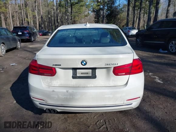 ✅ 2016 BMW 3 Series 328i xDrive • VIN: WBA8E3C52GK501576 • Лот: 41645961. Опубликован ранее на IAAI с пробегом 104 480 миль. Бесплатный доступ к архиву аукционных продаж из США и подробный отчёт об истории автомобиля на DreamBid. Изображение 15.