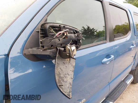 ✅ 2019 Toyota Tacoma SR5 • VIN: 3TMDZ5BN2KM068944 • Lot: 42697814. Listed on IAAI with 112,979 mi. Free auction sales archive from the USA and detailed vehicle history report at DreamBid. Image 19.