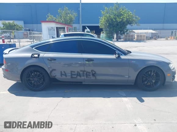 ✅ 2012 Audi A7 Prestige • VIN: WAUSGAFC6CN006028 • Lot: 43185386. Wystawiony na IAAI z przebiegiem 212 583 mil. Bezpłatny archiwum sprzedaży aukcyjnych z USA i szczegółowy raport historii pojazdu na DreamBid. Zdjęcie 13.