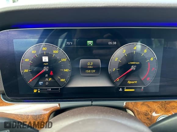 ✅ 2019 Mercedes-Benz E 450 • VIN: WDDZH6JB9KA591631 • Lot: 58946415. Wystawiony na Copart z przebiegiem 158 139 mil. Bezpłatny archiwum sprzedaży aukcyjnych z USA i szczegółowy raport historii pojazdu na DreamBid. Zdjęcie 8.