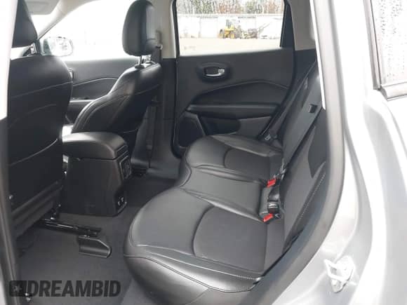 2020 Jeep Compass Latitude z VIN 3C4NJDBB5LT157233, wystawiony jako IAAI lot #43548226 z przebiegiem 34 715 mil mil oraz . Historia ofert i sprzedaży dostępna na DreamBid. Obrazek 8.