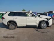 ✅ 2024 Toyota Highlander XLE • VIN: 5TDAAAB57RS011703 • Lot: 43160892. Listed on IAAI with Not provided. Free auction sales archive from the USA and detailed vehicle history report at DreamBid. Image 13.