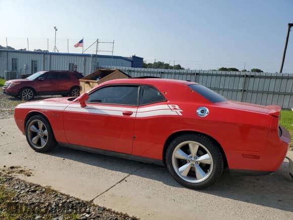 ✅ 2014 Dodge Challenger R/T 100th Anniversary Appearance • VIN: 2C3CDYBTXEH123710 • Lot: 62761854. Wystawiony na Copart z przebiegiem 119 532 mil. Bezpłatny archiwum sprzedaży aukcyjnych z USA i szczegółowy raport historii pojazdu na DreamBid. Zdjęcie 2.
