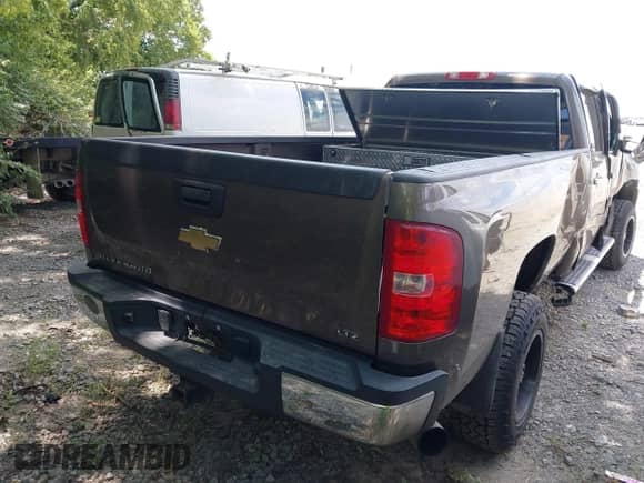 2008 Chevrolet Silverado 3500HD SRW LTZ с VIN 1GCHC33698F191650, выставлен на аукционе IAAI как лот 42846678 с пробегом 97 372 миль миль и . История ставок и продаж доступна на DreamBid. Изображение 4.