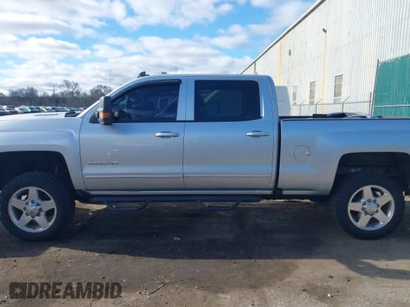 ✅ 2016 Chevrolet Silverado 2500HD LT • VIN: 1GC1KVE89GF268921 • Лот: 42050753. Опубликован ранее на IAAI с пробегом 194 180 миль. Бесплатный доступ к архиву аукционных продаж из США и подробный отчёт об истории автомобиля на DreamBid. Изображение 15.