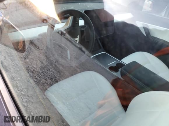 ✅ 2022 Tesla Model Y Long Range • VIN: 7SAYGDEE6NF393251 • Lot: 93039045. Wystawiony na Copart z przebiegiem Nie podano. Bezpłatny archiwum sprzedaży aukcyjnych z USA i szczegółowy raport historii pojazdu na DreamBid. Zdjęcie 8.