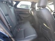 ✅ 2022 Mazda CX-30 S Preferred • VIN: 3MVDMBCL9NM442043 • Lot: 90971135. Wystawiony na Copart z przebiegiem 54 933 mil. Bezpłatny archiwum sprzedaży aukcyjnych z USA i szczegółowy raport historii pojazdu na DreamBid. Zdjęcie 11.