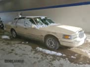 ✅ 1997 Lincoln Town Car Executive • VIN: 1LNLM81W1VY601022 • Lot: 82704885. Listed on Copart with 110,776 mi. Free auction sales archive from the USA and detailed vehicle history report at DreamBid. Image 4.