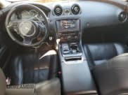 ✅ 2013 Jaguar XJ • VIN: SAJWA1C78D8V57155 • Лот: 86630925. Опубликован ранее на Copart с пробегом 80 547 миль. Бесплатный доступ к архиву аукционных продаж из США и подробный отчёт об истории автомобиля на DreamBid. Изображение 8.