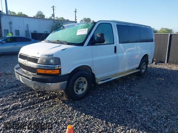 ✅ 2012 Chevrolet Express Passenger 1LT • VIN: 1GAZGYFG7C1172247 • Lot: 41983930. Listed on IAAI with 187,895 mi. Free auction sales archive from the USA and detailed vehicle history report at DreamBid. Image 2.