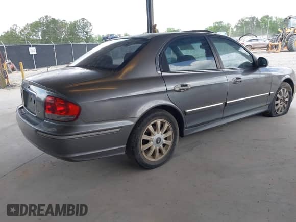 2004 Hyundai Sonata GLS с VIN KMHWF35H64A957365, выставлен на аукционе IAAI как лот 42150369 с пробегом 247 348 миль миль и . История ставок и продаж доступна на DreamBid. Изображение 4.