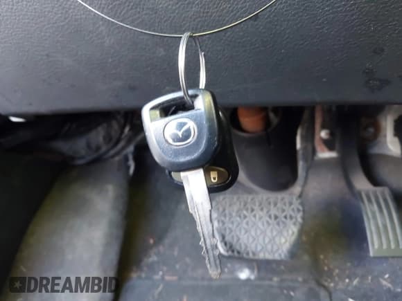 ✅ 2011 Mazda 3 i Sport • VIN: JM1BL1UG6B1356009 • Lot: 43827972. Listed on IAAI with 128,054 mi. Free auction sales archive from the USA and detailed vehicle history report at DreamBid. Image 11.