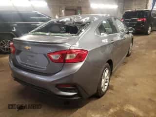 ✅ 2018 Chevrolet Cruze LT • VIN: 1G1BE5SM8J7227235 • Lot: 73570162. Wystawiony na Copart z przebiegiem 39 484 mil mil. Skorzystaj z bezpłatnego archiwum sprzedaży aukcyjnych z USA i zobacz szczegółowy raport historii pojazdu na DreamBid. Zdjęcie 3.