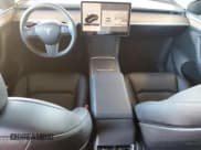 ✅ 2024 Tesla Model Y • VIN: 7SAYGDED9RF019035 • Lot: 56067115. Wystawiony na Copart z przebiegiem 24 049 mil. Bezpłatny archiwum sprzedaży aukcyjnych z USA i szczegółowy raport historii pojazdu na DreamBid. Zdjęcie 8.