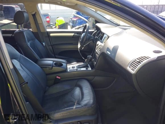 ✅ 2007 Audi Q7 Premium • VIN: WA1EV74L77D069608 • Lot: 41679714. Wystawiony na IAAI z przebiegiem 129 954 mil. Bezpłatny archiwum sprzedaży aukcyjnych z USA i szczegółowy raport historii pojazdu na DreamBid. Zdjęcie 5.