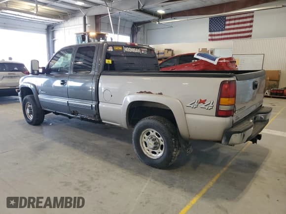✅ 2002 Chevrolet Silverado 2500HD LS • VIN: 1GCHK29U72E113321 • Лот: 81735215. Опубликован ранее на Copart с пробегом 346 400 миль. Бесплатный доступ к архиву аукционных продаж из США и подробный отчёт об истории автомобиля на DreamBid. Изображение 2.