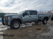 ✅ 2024 GMC Sierra 3500HD Pro • VIN: 1GT49SEY8RF209188 • Lot: 86116294. Wystawiony na Copart z przebiegiem 59 076 mil. Bezpłatny archiwum sprzedaży aukcyjnych z USA i szczegółowy raport historii pojazdu na DreamBid. Zdjęcie 1.