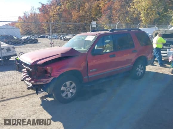 ✅ 2006 Ford Explorer XLS • VIN: 1FMEU72E56UA25727 • Lot: 40819312. Wystawiony na IAAI z przebiegiem 199 740 mil. Bezpłatny archiwum sprzedaży aukcyjnych z USA i szczegółowy raport historii pojazdu na DreamBid. Zdjęcie 2.