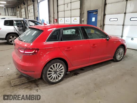 ✅ 2016 Audi A3 • VIN: WAUMPBFF4GA032844 • Lot: 84608374. Wystawiony na Copart z przebiegiem 89 401 mil. Bezpłatny archiwum sprzedaży aukcyjnych z USA i szczegółowy raport historii pojazdu na DreamBid. Zdjęcie 3.