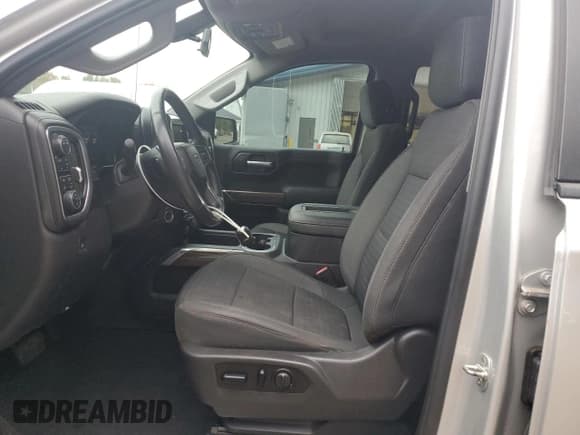 ✅ 2020 Chevrolet Silverado 1500 RST • VIN: 3GCUYEED9LG398957 • Lot: 85644515. Wystawiony na Copart z przebiegiem 17 043 mil. Bezpłatny archiwum sprzedaży aukcyjnych z USA i szczegółowy raport historii pojazdu na DreamBid. Zdjęcie 7.