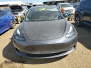 ✅ 2023 Tesla Model 3 Long Range • VIN: 5YJ3E1EB1PF688455 • Lot: 53554555. Wystawiony na Copart z przebiegiem 21 922 mil. Bezpłatny archiwum sprzedaży aukcyjnych z USA i szczegółowy raport historii pojazdu na DreamBid. Zdjęcie 5.