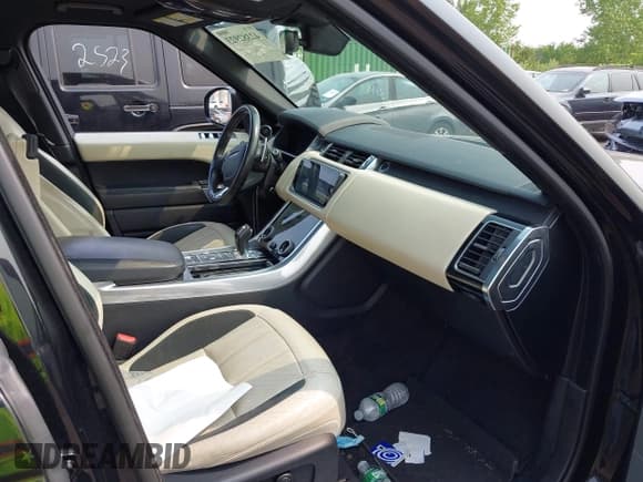 ✅ 2020 Land Rover Range Rover Sport HSE Dynamic • VIN: SALWR2SE9LA886086 • Lot: 42382923. Listed on IAAI with 62,006 mi. Free auction sales archive from the USA and detailed vehicle history report at DreamBid. Image 5.