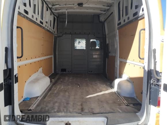 ✅ 2018 Nissan NV Cargo SV • VIN: 1N6AF0LY0JN813182 • Lot: 90386695. Wystawiony na Copart z przebiegiem 97 607 mil. Bezpłatny archiwum sprzedaży aukcyjnych z USA i szczegółowy raport historii pojazdu na DreamBid. Zdjęcie 10.