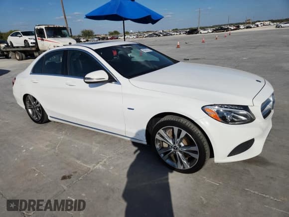 ✅ 2018 Mercedes-Benz C 350e • VIN: 55SWF4HB1JU240634 • Лот: 85952735. Опубликован ранее на Copart с пробегом 115 281 миль. Бесплатный доступ к архиву аукционных продаж из США и подробный отчёт об истории автомобиля на DreamBid. Изображение 4.