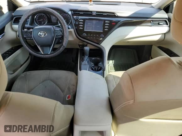 2019 Toyota Camry LE z VIN 4T1B11HK1KU820984, wystawiony jako Copart lot #71323335 z przebiegiem 93 055 mil mil oraz Szkoda całkowita • Salvage title. Historia ofert i sprzedaży dostępna na DreamBid. Obrazek 8.