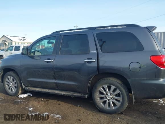 ✅ 2016 Toyota Sequoia Limited • VIN: 5TDJY5G1XGS127354 • Lot: 41291303. Wystawiony na IAAI z przebiegiem 106 327 mil. Bezpłatny archiwum sprzedaży aukcyjnych z USA i szczegółowy raport historii pojazdu na DreamBid. Zdjęcie 14.