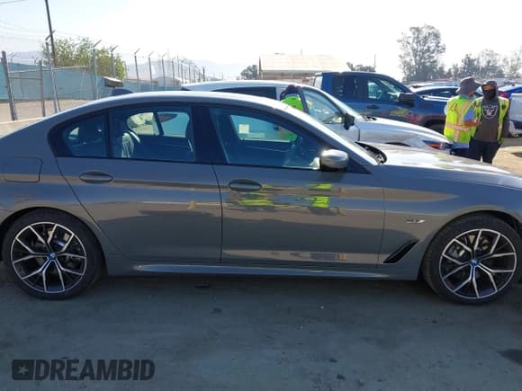 ✅ 2022 BMW 5 Series 530e • VIN: WBA13AG07NCJ51136 • Lot: 42003561. Listed on IAAI with 16,815 mi. Free auction sales archive from the USA and detailed vehicle history report at DreamBid. Image 13.