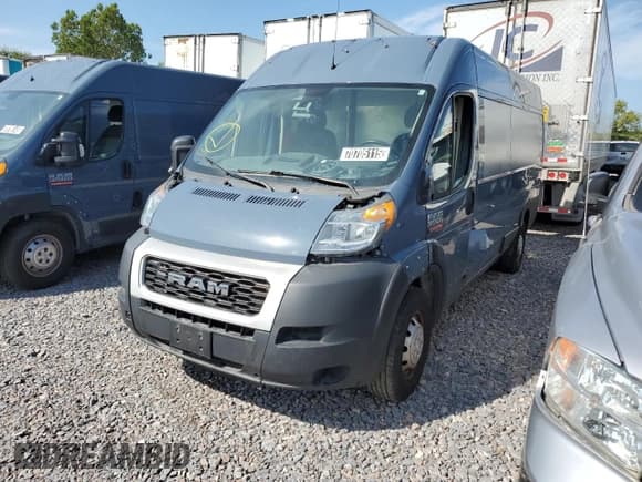 ✅ 2020 Ram ProMaster Cargo • VIN: 3C6URVJG1LE140058 • Lot: 70705115. Wystawiony na Copart z przebiegiem 137 095 mil. Bezpłatny archiwum sprzedaży aukcyjnych z USA i szczegółowy raport historii pojazdu na DreamBid. Zdjęcie 1.