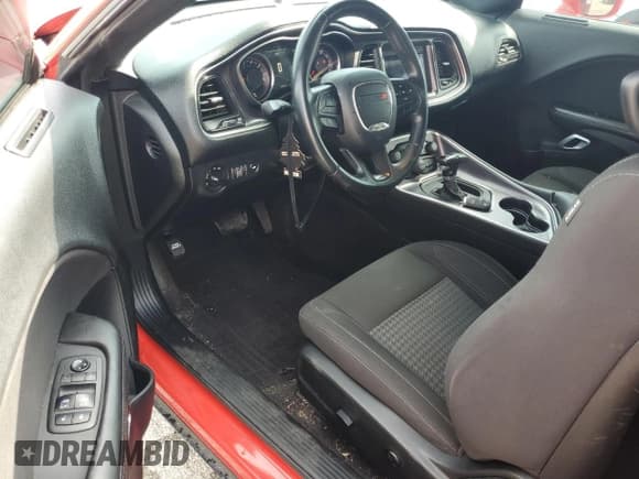 ✅ 2018 Dodge Challenger SXT • VIN: 2C3CDZAG4JH298295 • Lot: 63216974. Wystawiony na Copart z przebiegiem 90 598 mil. Bezpłatny archiwum sprzedaży aukcyjnych z USA i szczegółowy raport historii pojazdu na DreamBid. Zdjęcie 8.