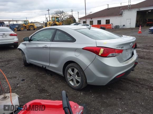 ✅ 2013 Hyundai Elantra GS • VIN: KMHDH6AE0DU011985 • Lot: 43590254. Listed on IAAI with 101,991 mi. Free auction sales archive from the USA and detailed vehicle history report at DreamBid. Image 3.