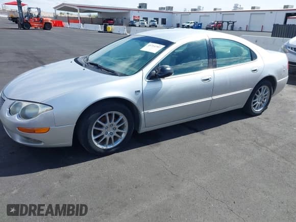 ✅ 2002 Chrysler 300M M • VIN: 2C3HE66G02H155601 • Lot: 41714707. Wystawiony na IAAI z przebiegiem 140 340 mil. Bezpłatny archiwum sprzedaży aukcyjnych z USA i szczegółowy raport historii pojazdu na DreamBid. Zdjęcie 6.