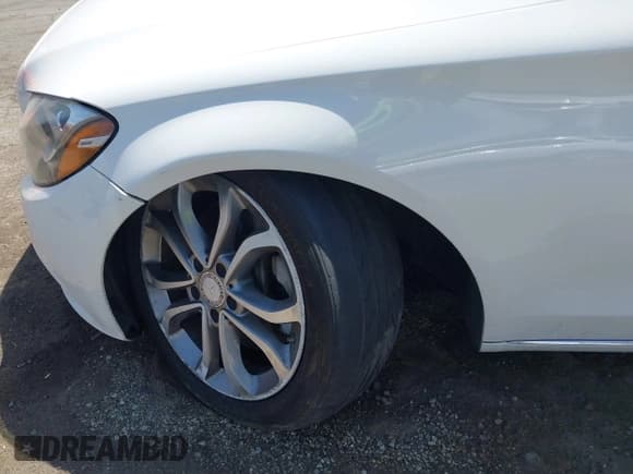 ✅ 2016 Mercedes-Benz C 300 Luxury • VIN: 55SWF4KB1GU121208 • Лот: 43013257. Опубликован ранее на IAAI с пробегом 90 645 миль. Бесплатный доступ к архиву аукционных продаж из США и подробный отчёт об истории автомобиля на DreamBid. Изображение 6.