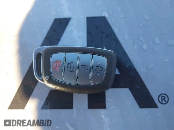 ✅ 2015 Hyundai Elantra SE • VIN: KMHDH4AE2FU433232 • Lot: 43521046. Listed on IAAI with 136,397 mi. Free auction sales archive from the USA and detailed vehicle history report at DreamBid. Image 11.