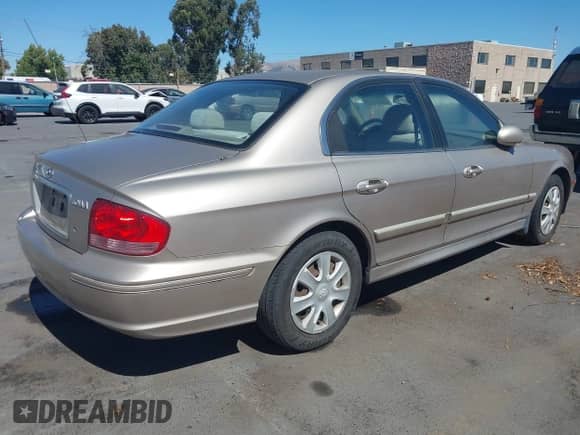 2005 Hyundai Sonata GL z VIN KMHWF25S95A129740, wystawiony jako IAAI lot #43030324 z przebiegiem 187 794 mil mil oraz . Historia ofert i sprzedaży dostępna na DreamBid. Obrazek 4.